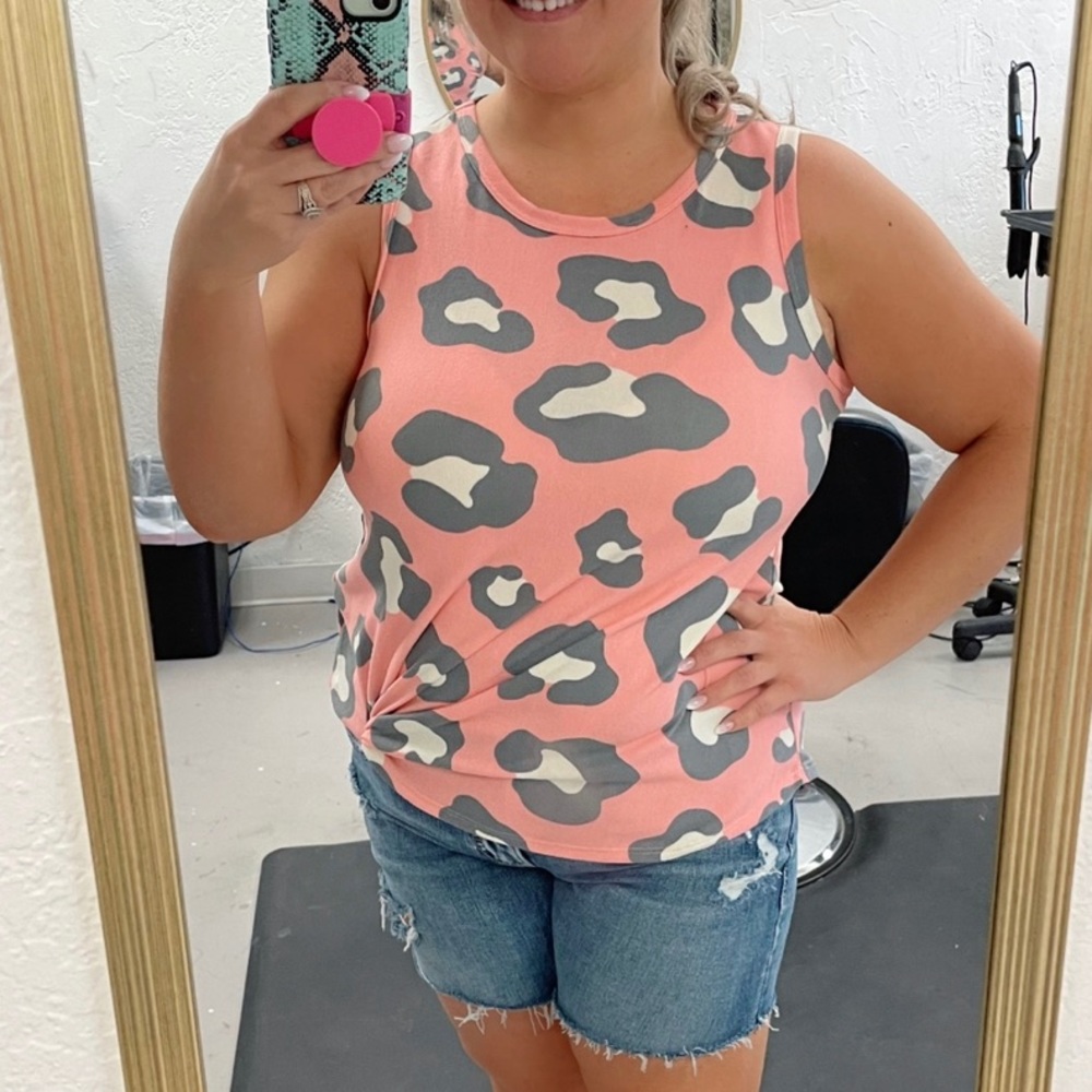 🌻 Cute, trendy pink leopard tank top!🌸